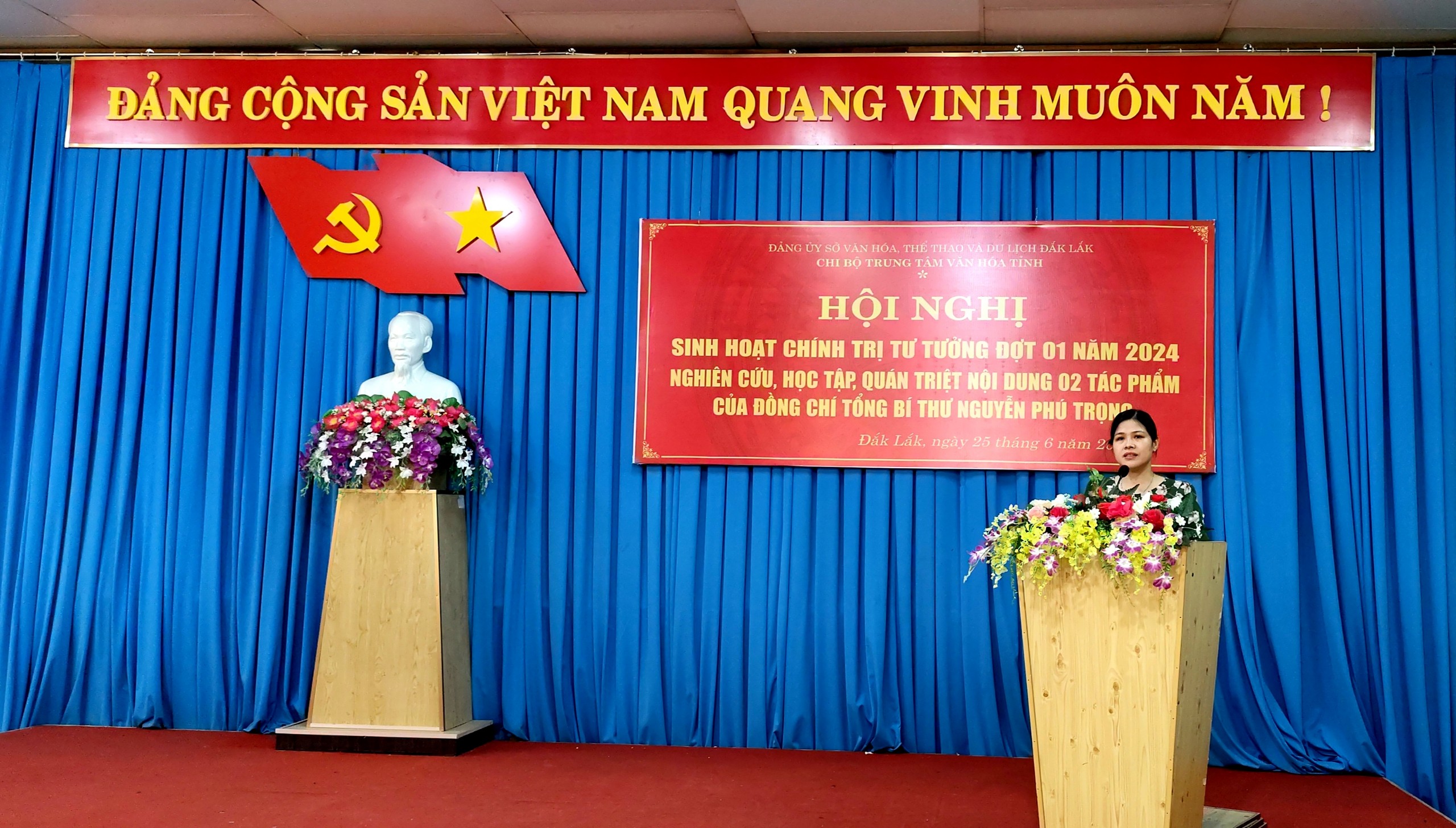 Chi bộ Trung tâm Văn hoá tỉnh tổ chức Hội nghị sinh hoạt chính trị tư tưởng  đợt 01 năm 2024